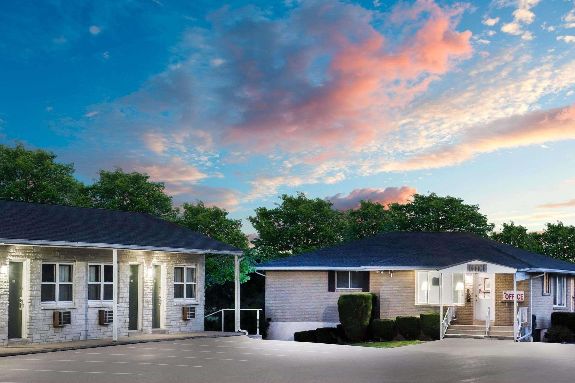 Knights Inn Pine Grove Exterior foto